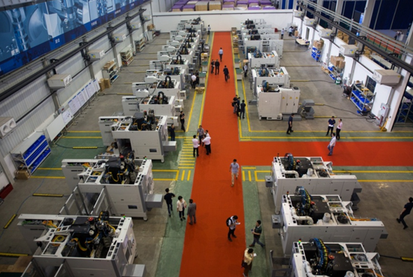 埃马克重庆工厂,展示多台自动化产品